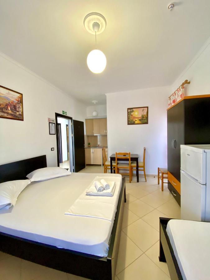 Visi Apartments Ksamil Luaran gambar
