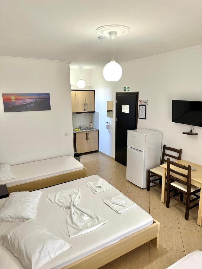 Visi Apartments Ksamil Luaran gambar