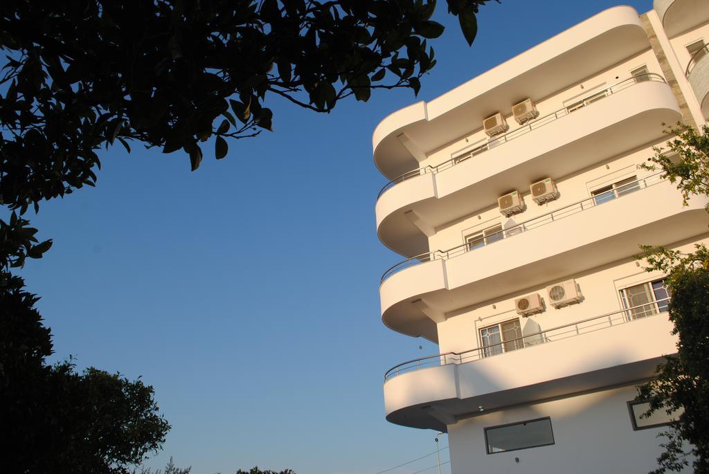 Visi Apartments Ksamil Luaran gambar